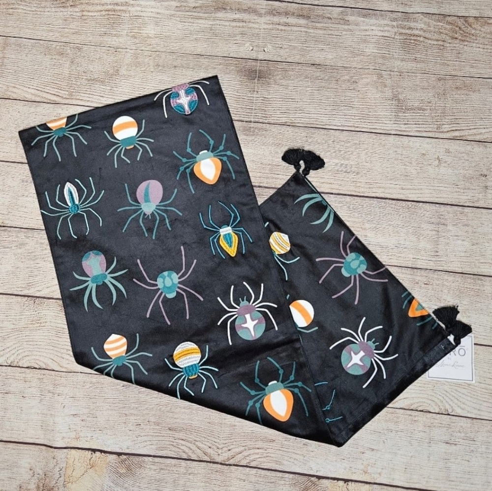 Marlo Lorenz Halloween spooky spiders tassle table runner